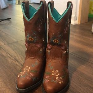 Shyanne Girls Floral Embroidery Boots - Snip Toe